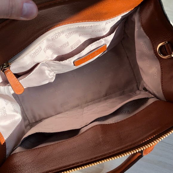 MICHAEL KORS Hudson Large Signature PVC Satchel - Picture 7 of 8